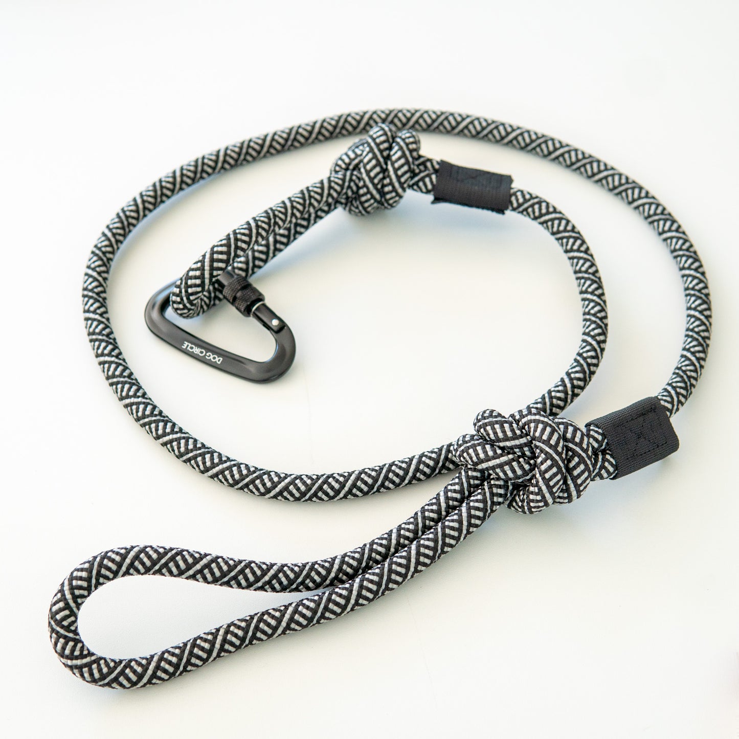 Single Carabiner Dog Rope Leash - Black & White