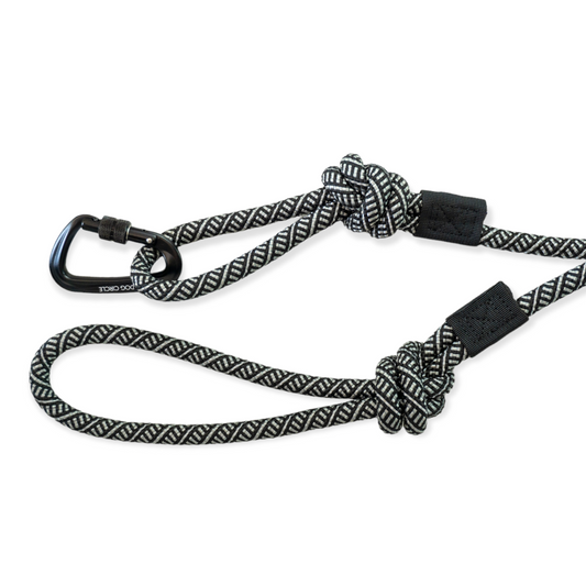 Single Carabiner Dog Rope Leash - Black & White